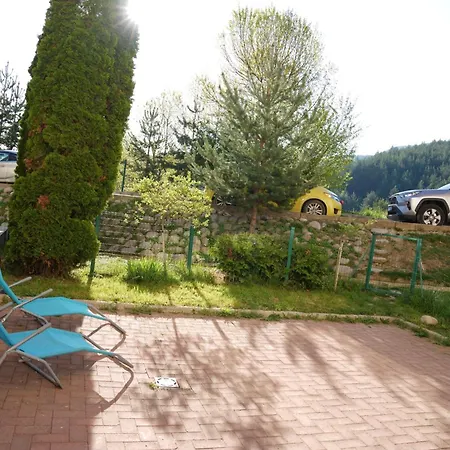 Daire Cozy With Private Garden By The Forest